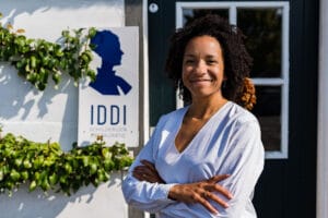 Zuhura Iddi schilderijenrestaurator kunstestaurateur Zuhura Iddi