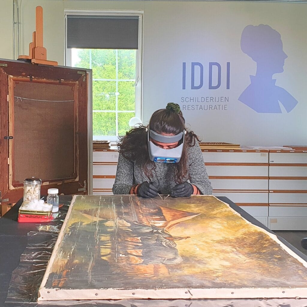 Indonesische Schilderijen Restauratie atelier kunstrestaurator schilderijenrestaurateur restaurator Zuhura Iddi